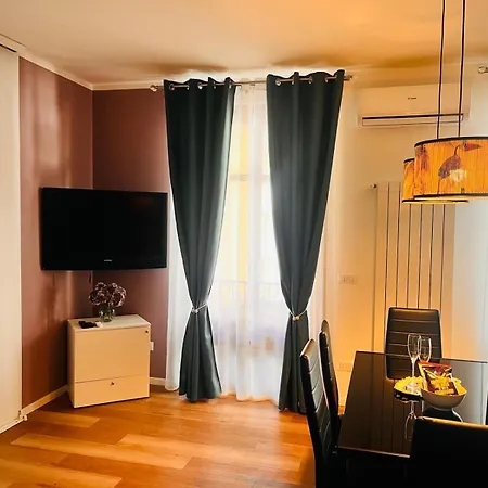 公寓 Elegant In The Historic Center 韦尔巴尼亚