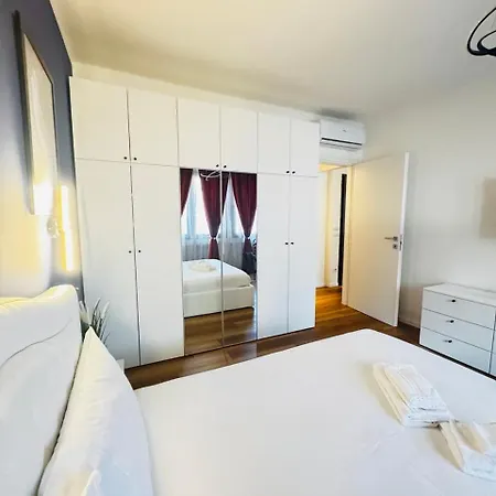 Elegant In The Historic Center 아파트 베르바니아